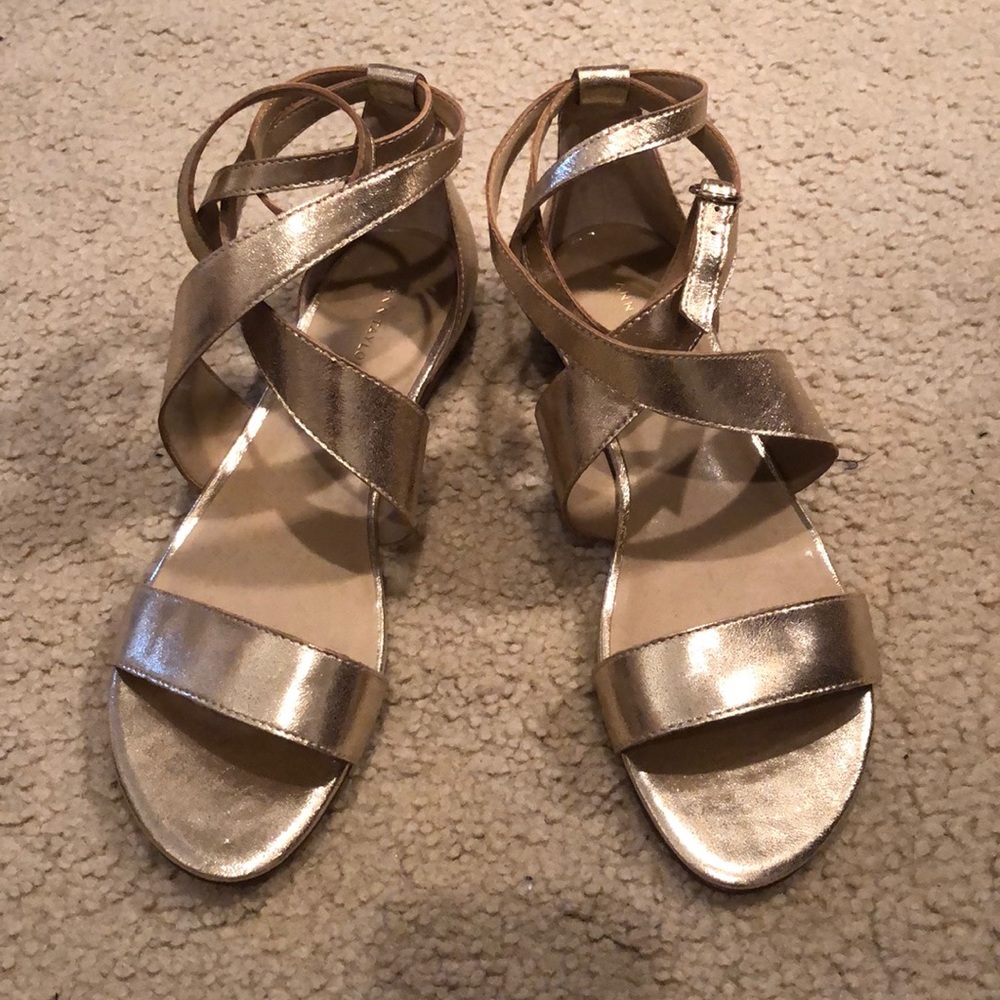 Ann Taylor gold flat gladiator sandals size 8